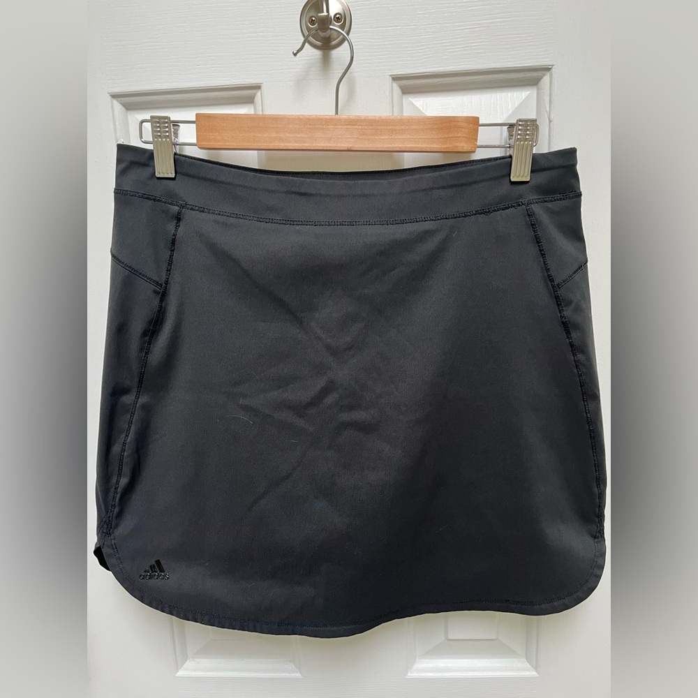 Adidas Sport Skort women’s 6 - excellent condition
